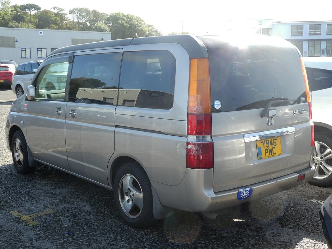 Honda Stepwgn 2. generace (2001-2005)