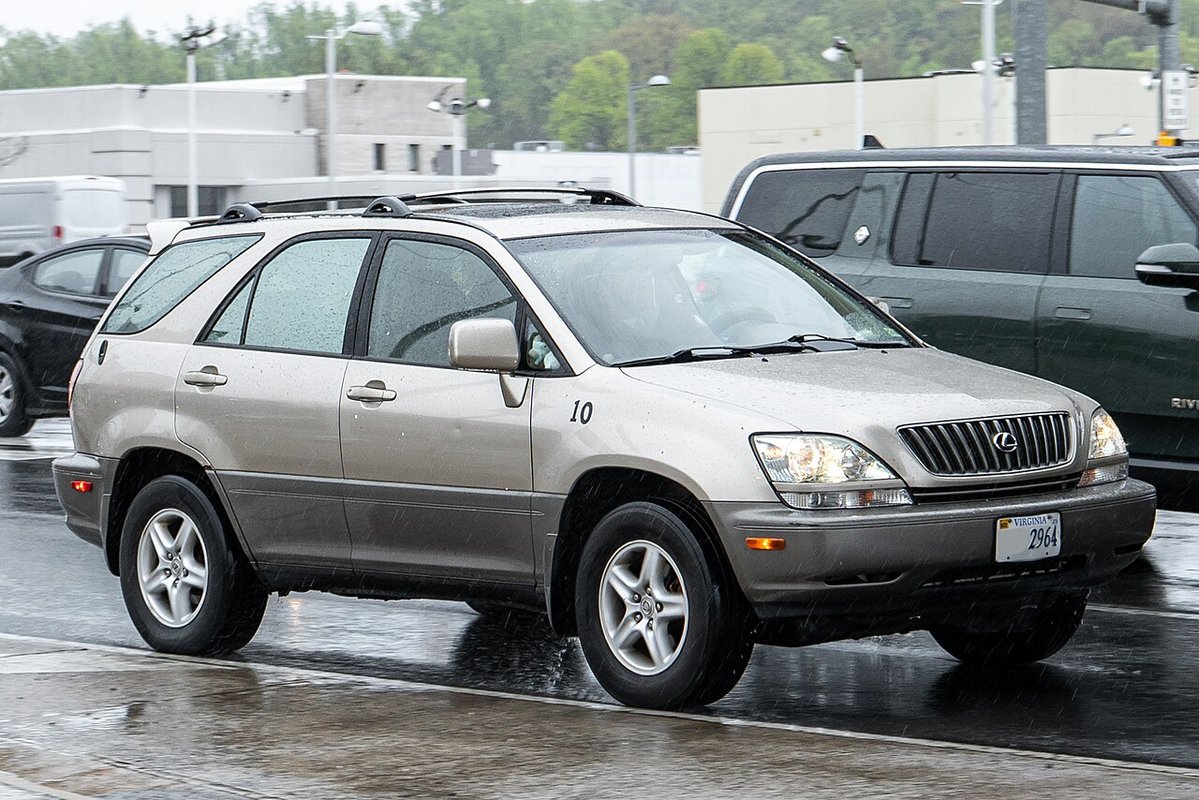 Lexus RX 300 (1998-2003) – Průkopník luxusních SUV