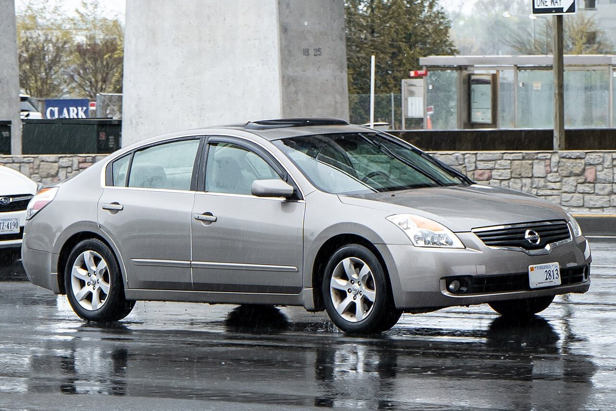 Nissan Altima L32 (2006-2012) – Kupé a první hybrid