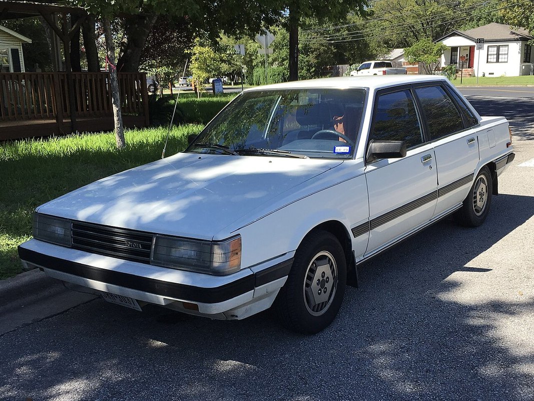 Toyota Camry V10 (1982-1986) – Zrození americké ikony