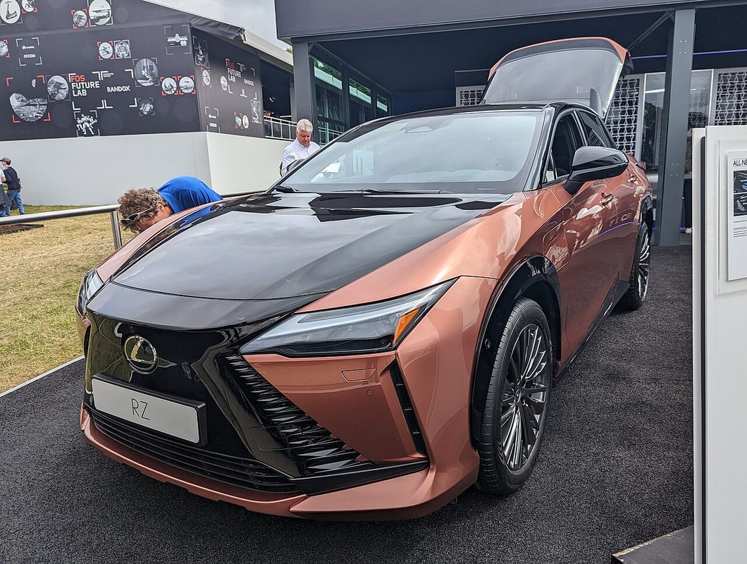 Lexus RZ 1. generace (XAJA10)
