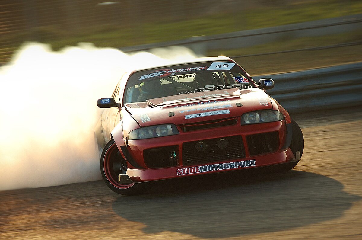 Nissan Skyline 9. generace (R33)